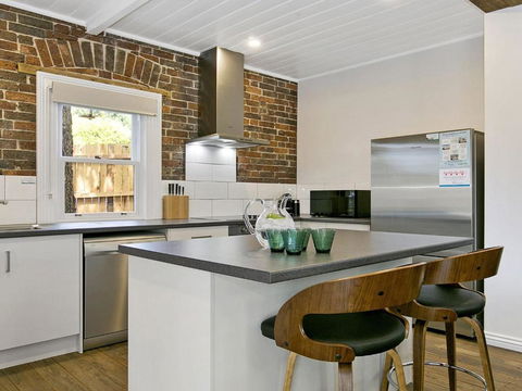 Old Bank Stables 3 Night Weekends For Price Of 2 - Queensland Tourism 2