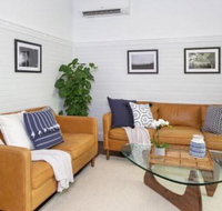 Ocean Mist Cottage across from pet friendly beach - QLD Tourism
