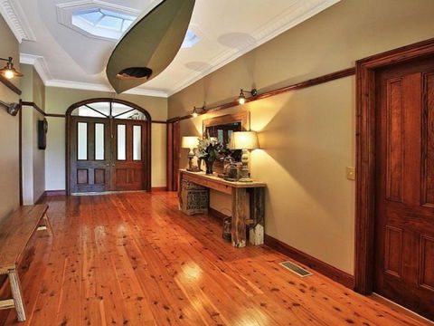 Sarnia Period Home In Garden Oasis With Pool - Queensland Tourism 2