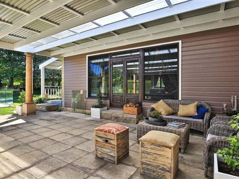 Sarnia Period Home In Garden Oasis With Pool - Queensland Tourism 5