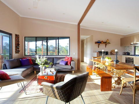 Tea Tree Hollow 50 Percent Off Third Night On Weekend - Queensland Tourism 4