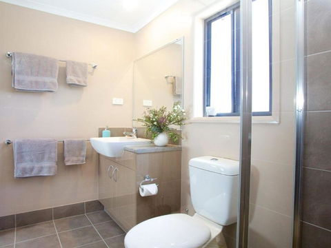 Tea Tree Hollow 50 Percent Off Third Night On Weekend - Queensland Tourism 1