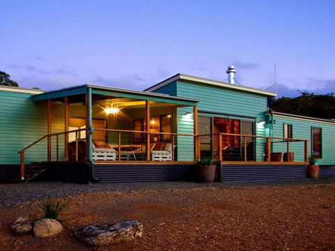 Tea Tree Hollow 50 Percent Off Third Night On Weekend - Queensland Tourism 6