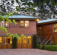 Treetops elegant inviting designer cedar home - QLD Tourism