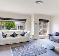 Walling Clifton Gardens backing onto golf course - Queensland Tourism