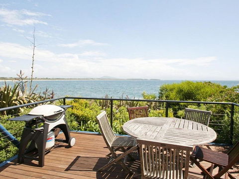 Villa Mer Stylish Waterfront Accommodation - Queensland Tourism 3
