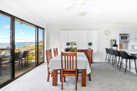 Beachside Getaway - QLD Tourism 7