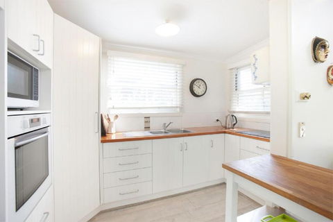 The Dolls House Charming 2 Bedroom Cottage Just A Short Walk From The Village - Queensland Tourism 3