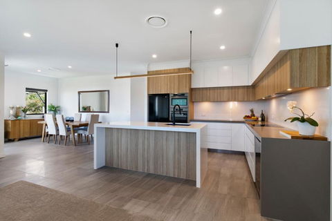 Penthouse Luxe Sunrise Beach - Queensland Tourism 4