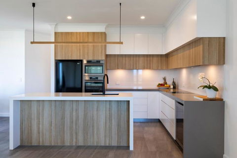 Penthouse Luxe Sunrise Beach - Queensland Tourism 5