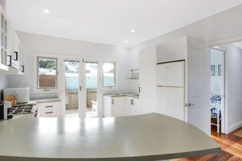 Kesla Beach House - QLD Tourism 6