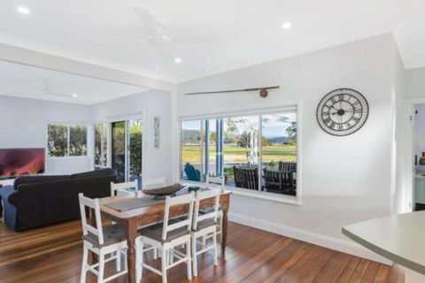 Kesla Beach House - QLD Tourism 7