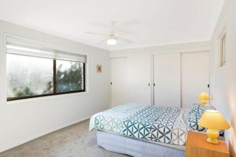 45 Hillside Cres Beach House - QLD Tourism 7