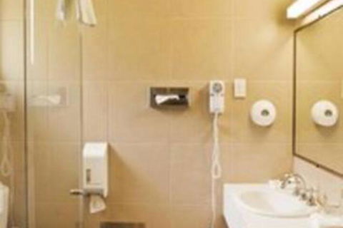 Classic Queen Room 2 In Oakleigh - Queensland Tourism 5