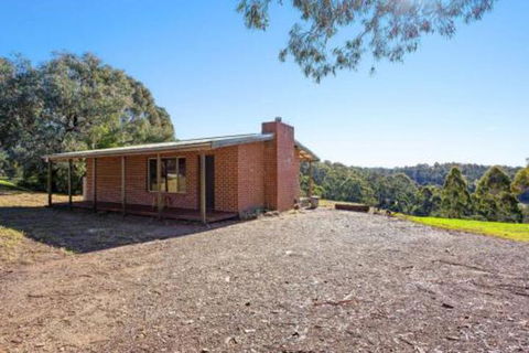 Braeside Cabin Four Ziera - QLD Tourism 3