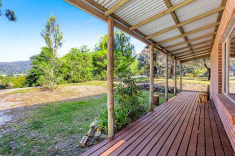 Braeside Cabin Two Alphitonia - QLD Tourism 3