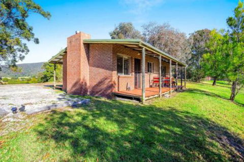 Braeside Cabin Two Alphitonia - QLD Tourism 0