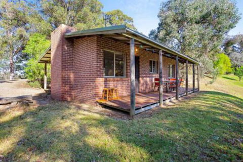 Braeside Cabin Three Parsonsia - QLD Tourism 0