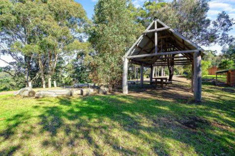 Braeside Cabin One Pinkwood - QLD Tourism 6