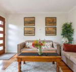 Spacious Bungalow5min walk to station5min to Box HillWiFiParking - Queensland Tourism