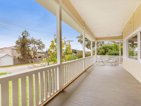 BEACHSIDE GETAWAY DROMANA - QLD Tourism 5