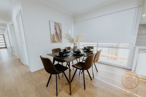 118 Refreshing 3BR Werribee Family House - Queensland Tourism 5