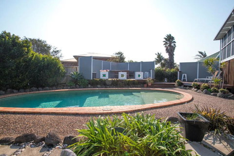 Coastal Horizons - QLD Tourism 2