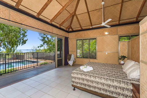 Absolute Beachfront - QLD Tourism 4