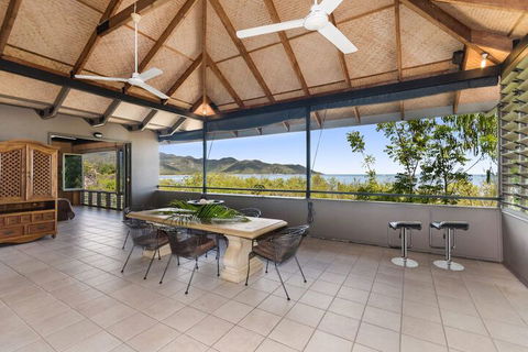 Absolute Beachfront - QLD Tourism 5