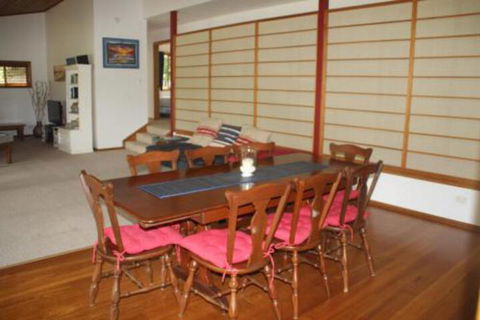 LIZ LAKE - QLD Tourism 7