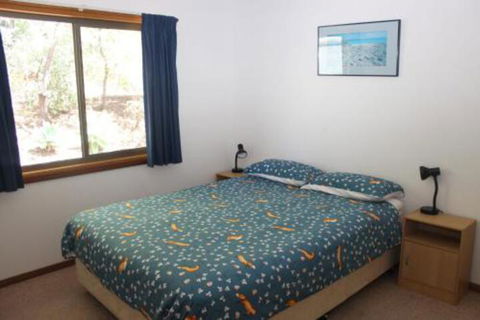 LIZ LAKE - QLD Tourism 2