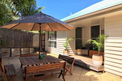 MAGIC BEACH HOUSE PET FRIENDLY - Queensland Tourism 0