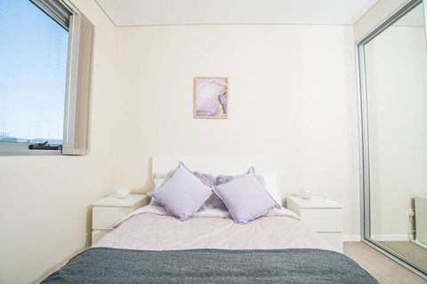Spacious Central Apartment Walking Distance To Beach - QLD Tourism 5