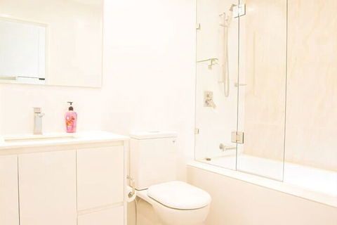 Spacious Central Apartment Walking Distance To Beach - QLD Tourism 7