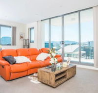 Spacious Central Apartment Walking Distance To Beach - QLD Tourism