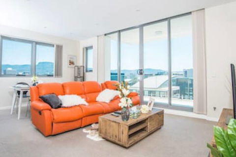 Spacious Central Apartment Walking Distance To Beach - QLD Tourism 0