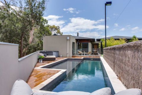 Kalina Retreat Tennis & Pool - QLD Tourism 0