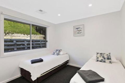 Luxurious Lake Front Long Jetty - QLD Tourism 7