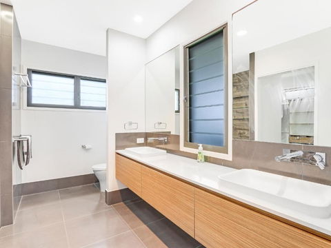 WATERFRONT HOME BORDERING MOOLOOLABA - QLD Tourism 1