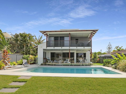 WATERFRONT HOME BORDERING MOOLOOLABA - QLD Tourism 4