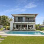 WATERFRONT HOME BORDERING MOOLOOLABA - QLD Tourism 0