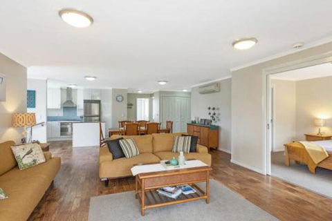 Luxury Boardwalk Apartment Unit 7 - QLD Tourism 5