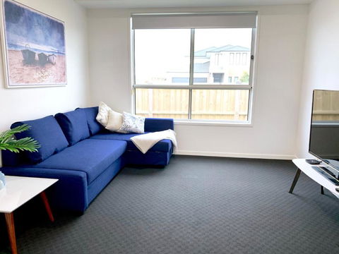 Homely Getaways In New Torquay - QLD Tourism 7