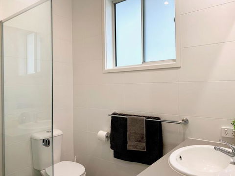 Homely Getaways In New Torquay - QLD Tourism 6