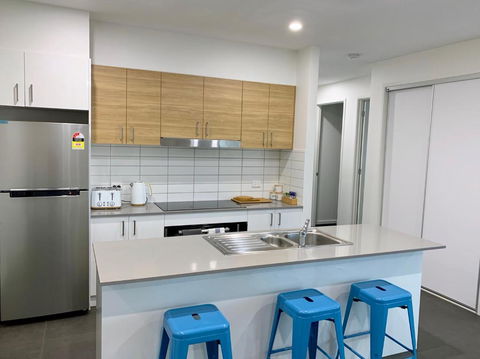Homely Getaways In New Torquay - QLD Tourism 5