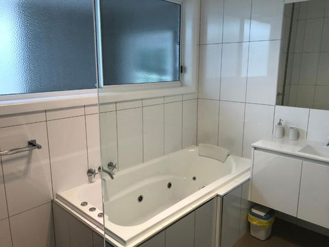 BEACHPOINT COTTAGE - QLD Tourism 1