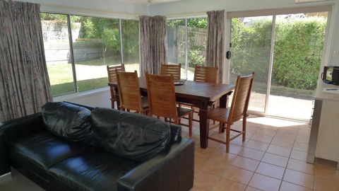 BEACHPOINT COTTAGE - QLD Tourism 3