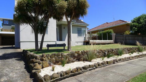 BEACHPOINT COTTAGE - QLD Tourism 2
