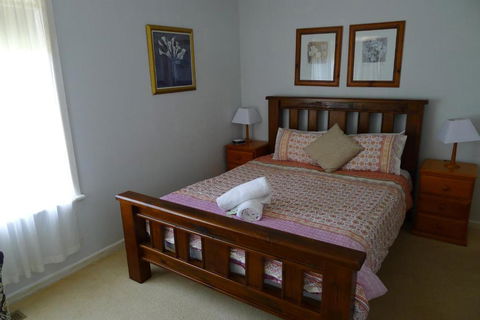 BEACHPOINT COTTAGE - QLD Tourism 4