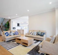 Lux Style 4BR Townhouseashwood - Queensland Tourism